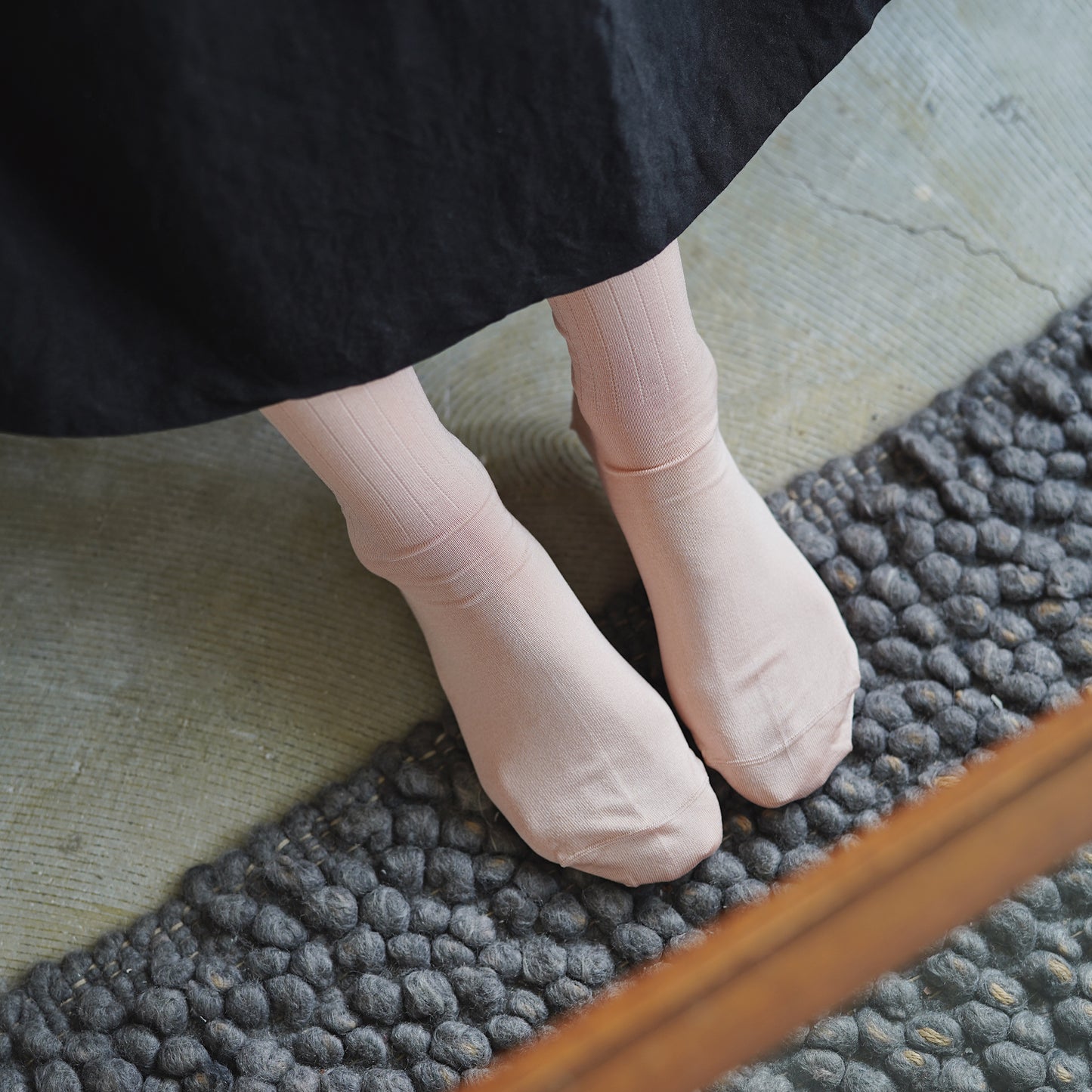 hakne : smooth silk socks