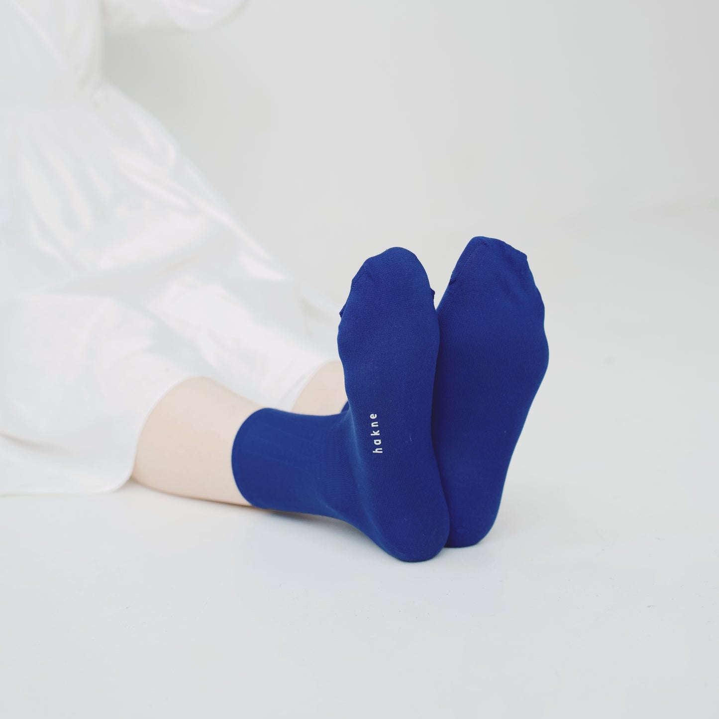 hakne : smooth silk socks