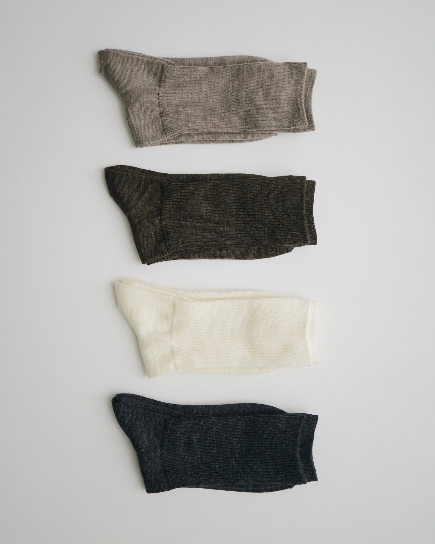 hakne : merino wool ribbed socks