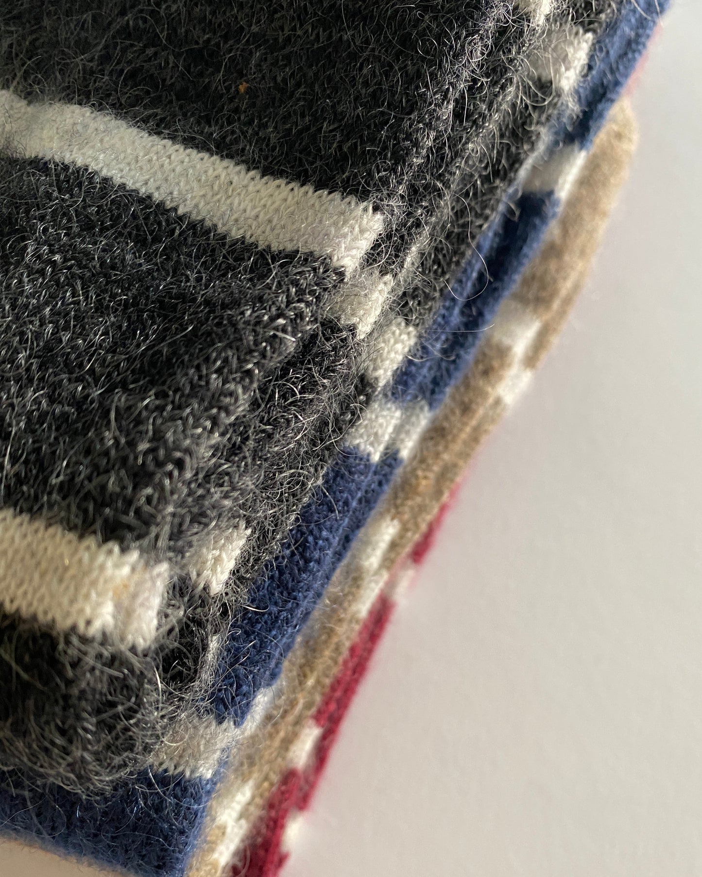 NISHIGUCHI KUTSUSHITA : oslo mohair wool border sock