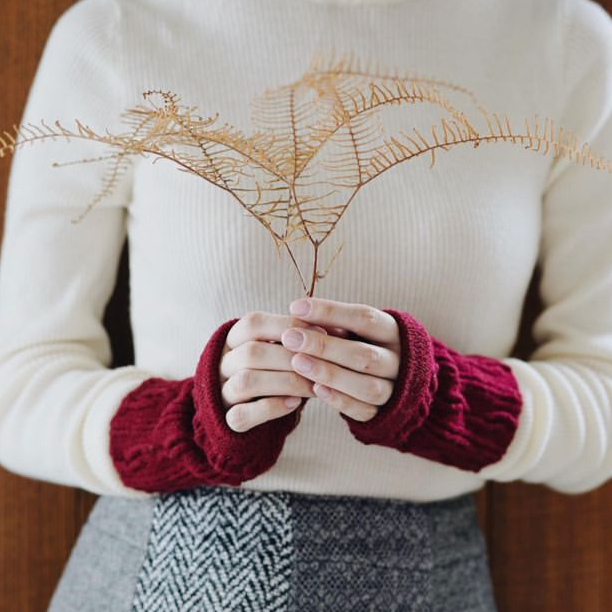 NISHIGUCHI KUTSUSHITA : teni wool hand warmer