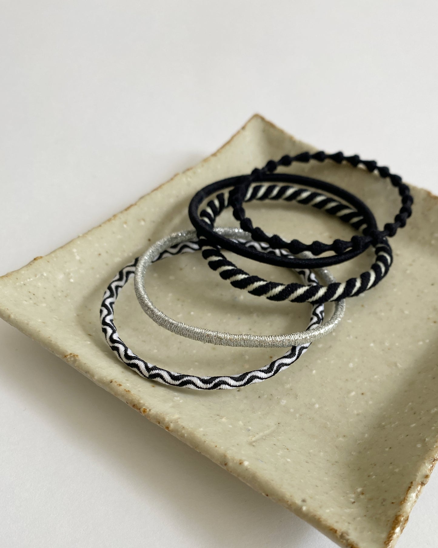 uki : hair ties - black sesame