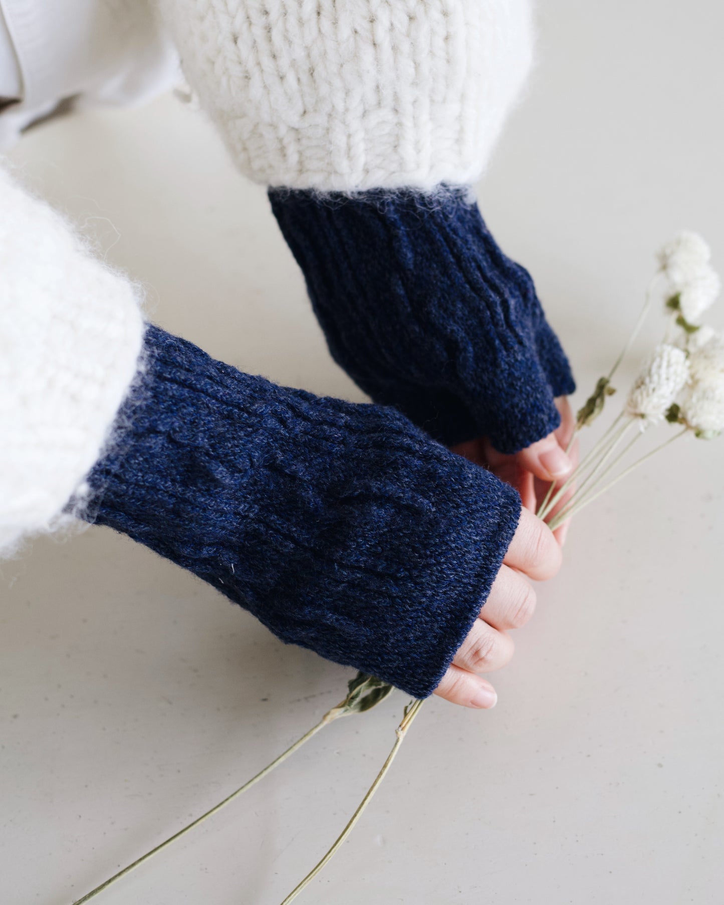 NISHIGUCHI KUTSUSHITA : teni wool hand warmer