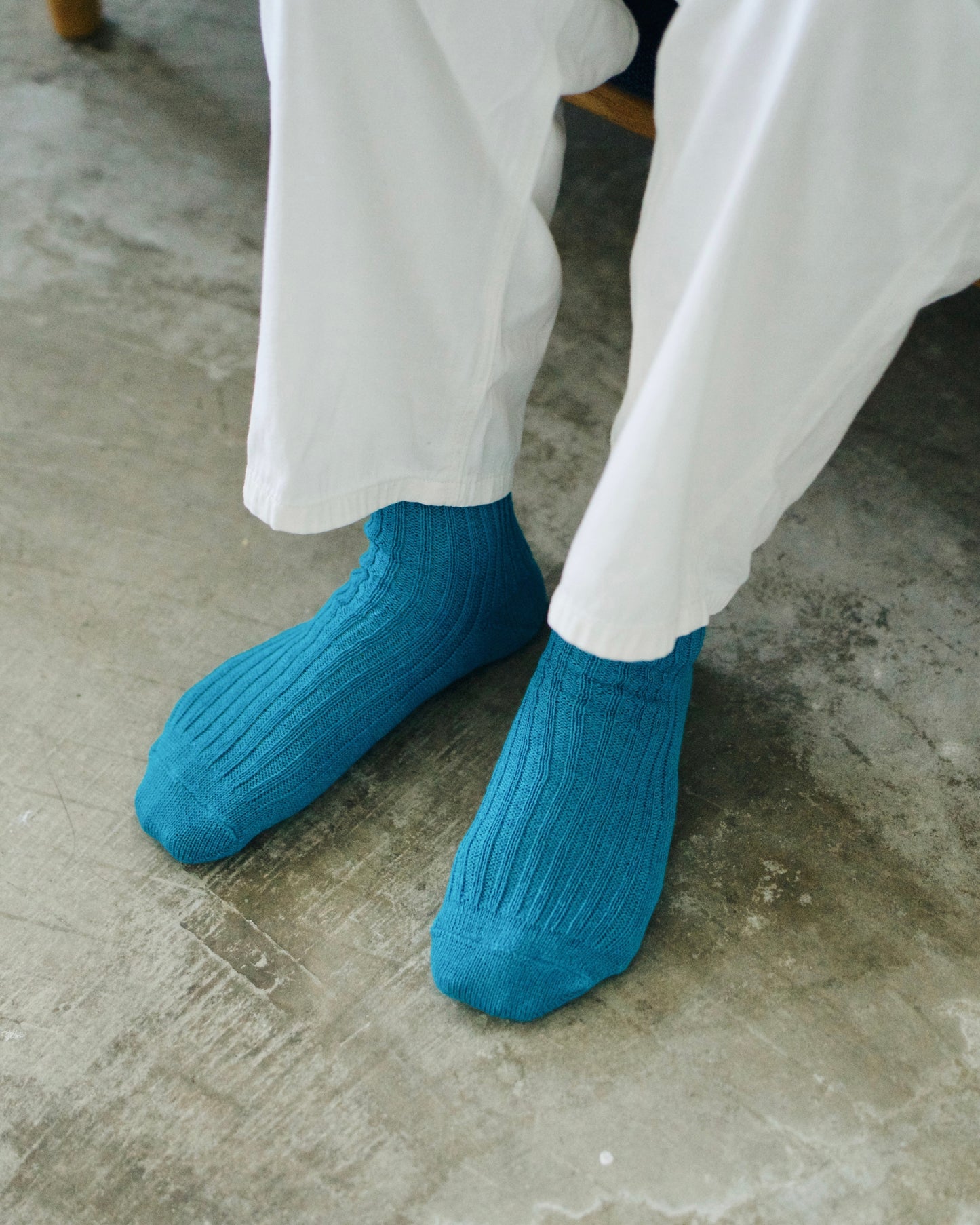 NISHIGUCHI KUTSUSHITA : praha linen ribbed sock