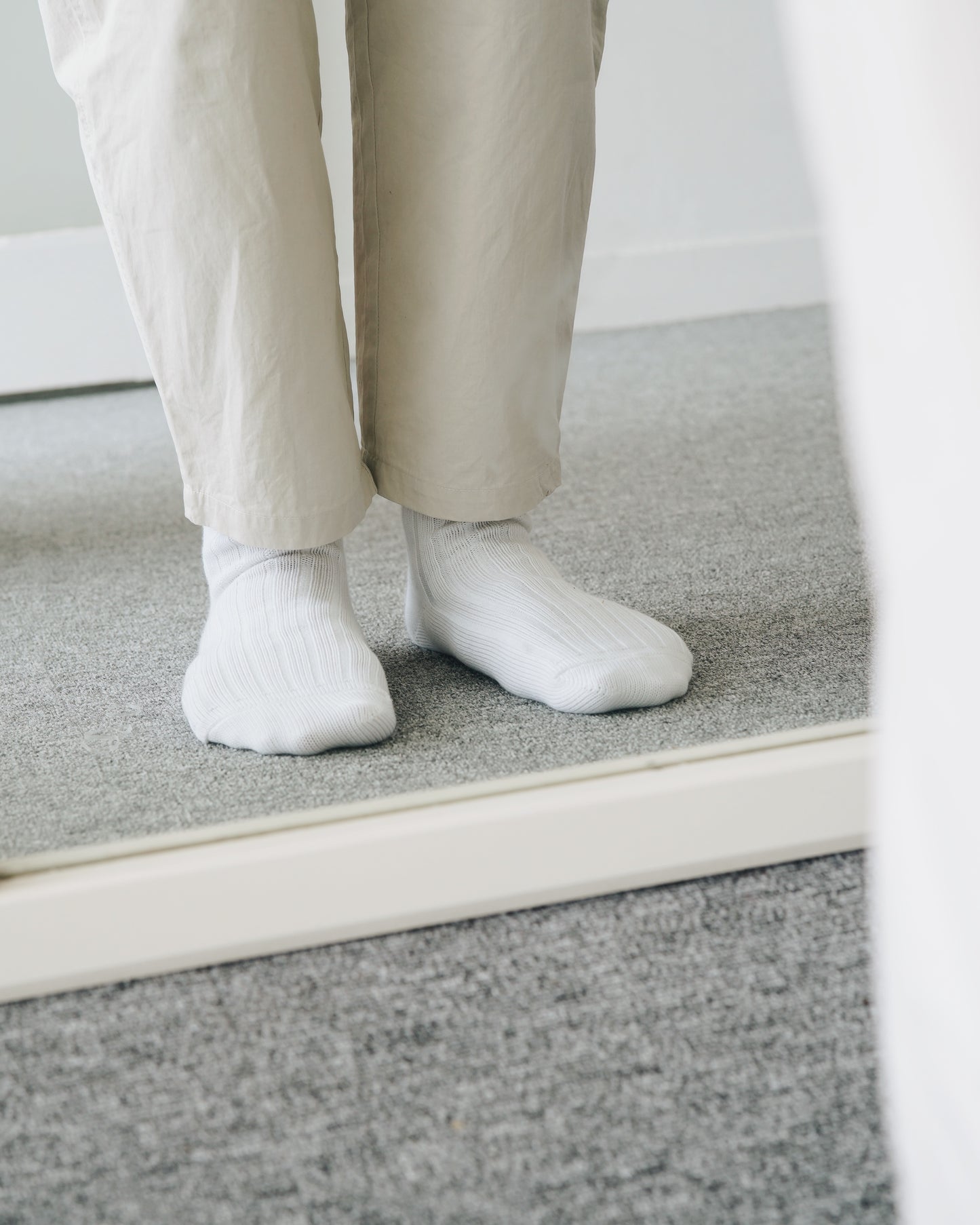 NISHIGUCHI KUTSUSHITA : praha linen ribbed sock