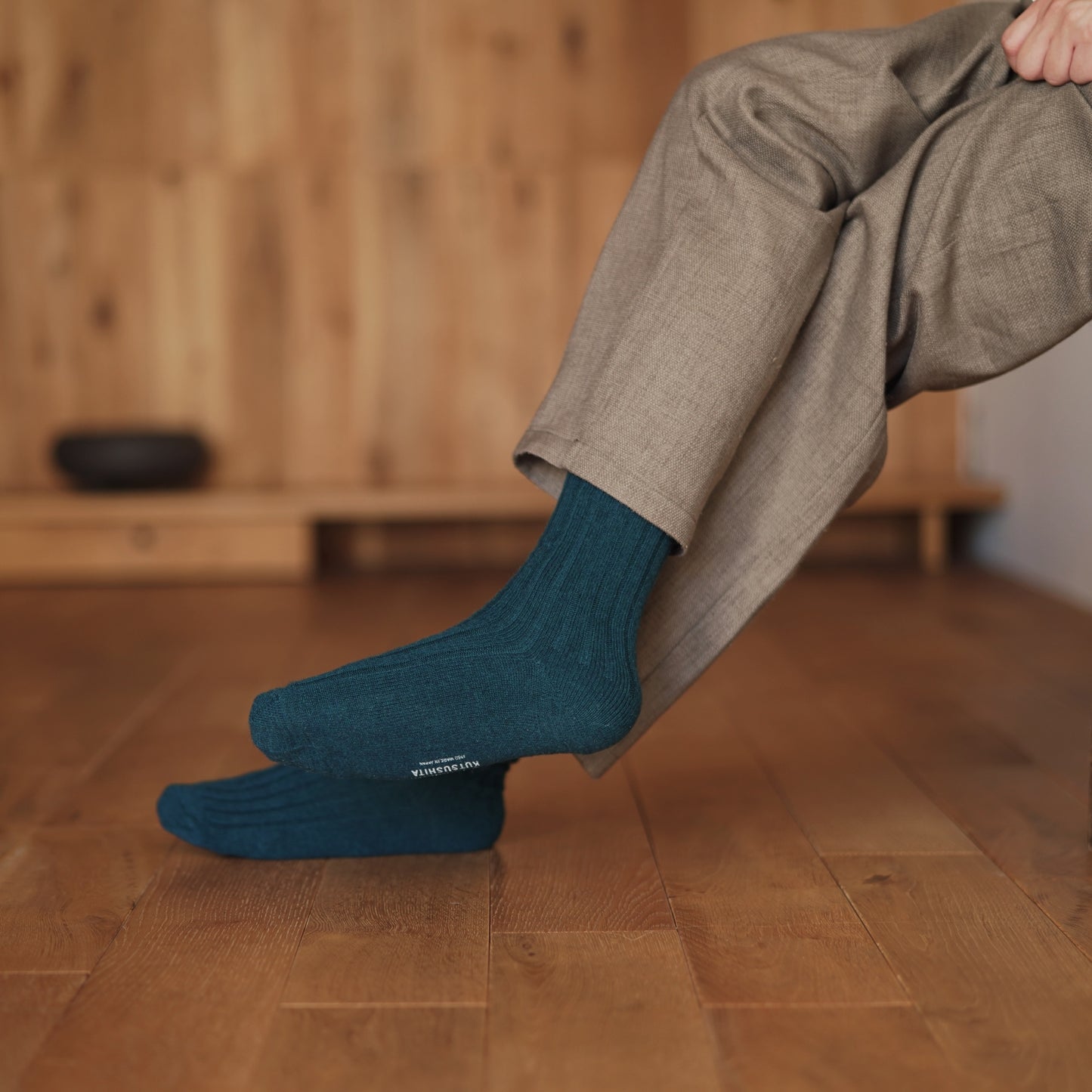 NISHIGUCHI KUTSUSHITA : praha cashmere ribbed sock