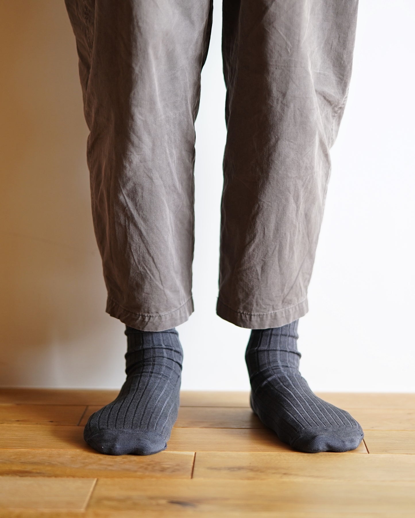 NISHIGUCHI KUTSUSHITA : silk cotton ribbed socks