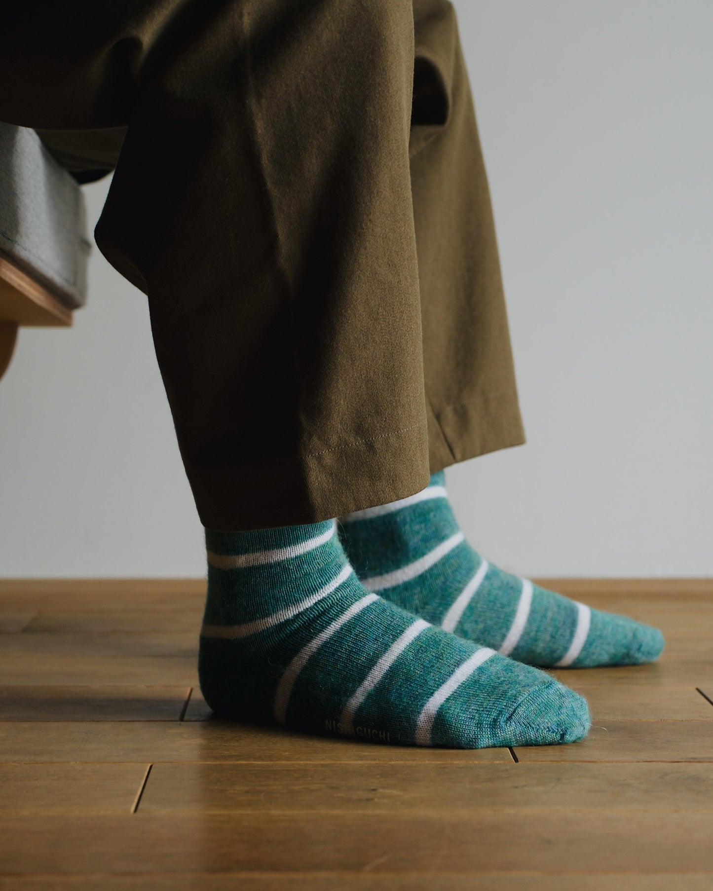 NISHIGUCHI KUTSUSHITA : oslo mohair wool border sock