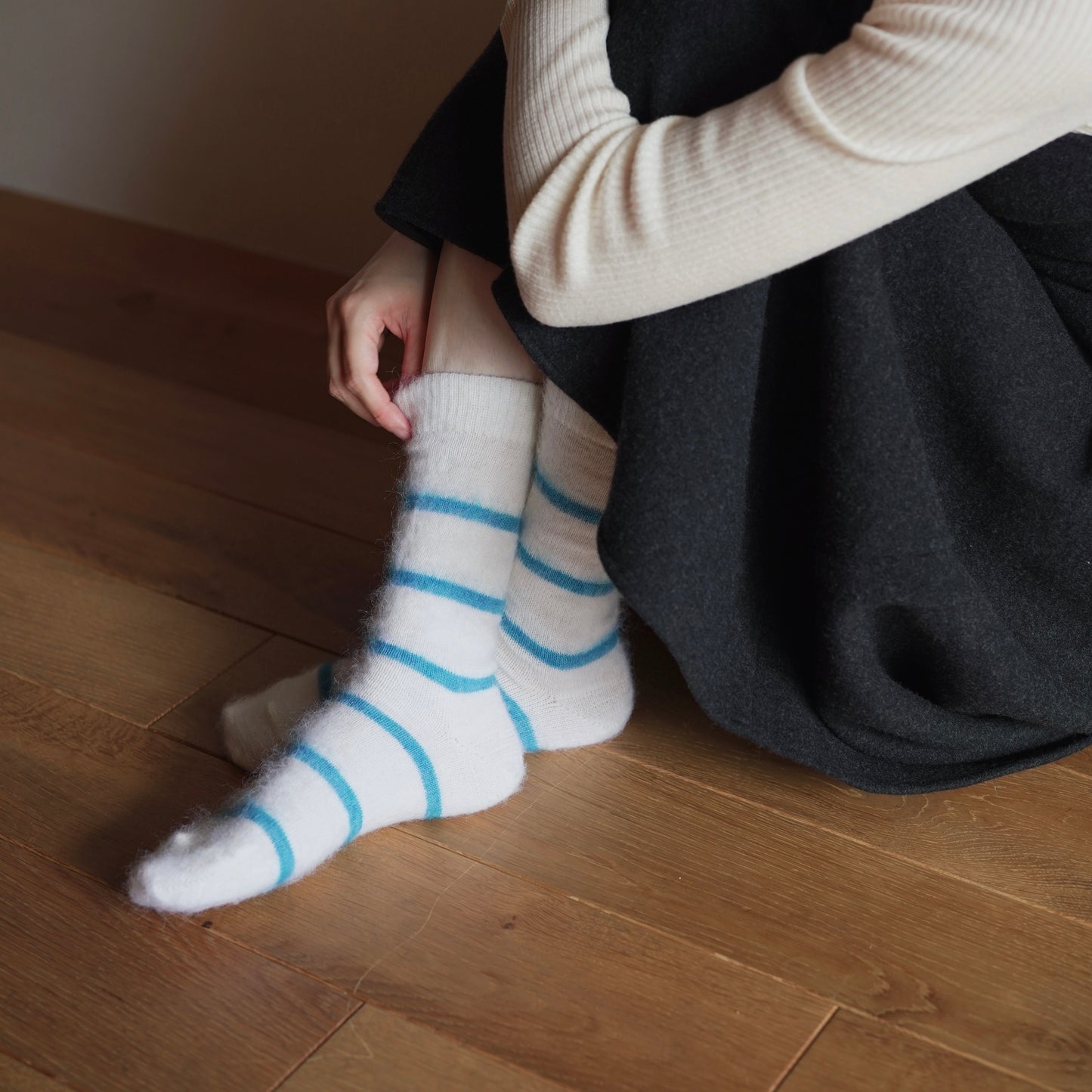 NISHIGUCHI KUTSUSHITA : oslo mohair wool border sock