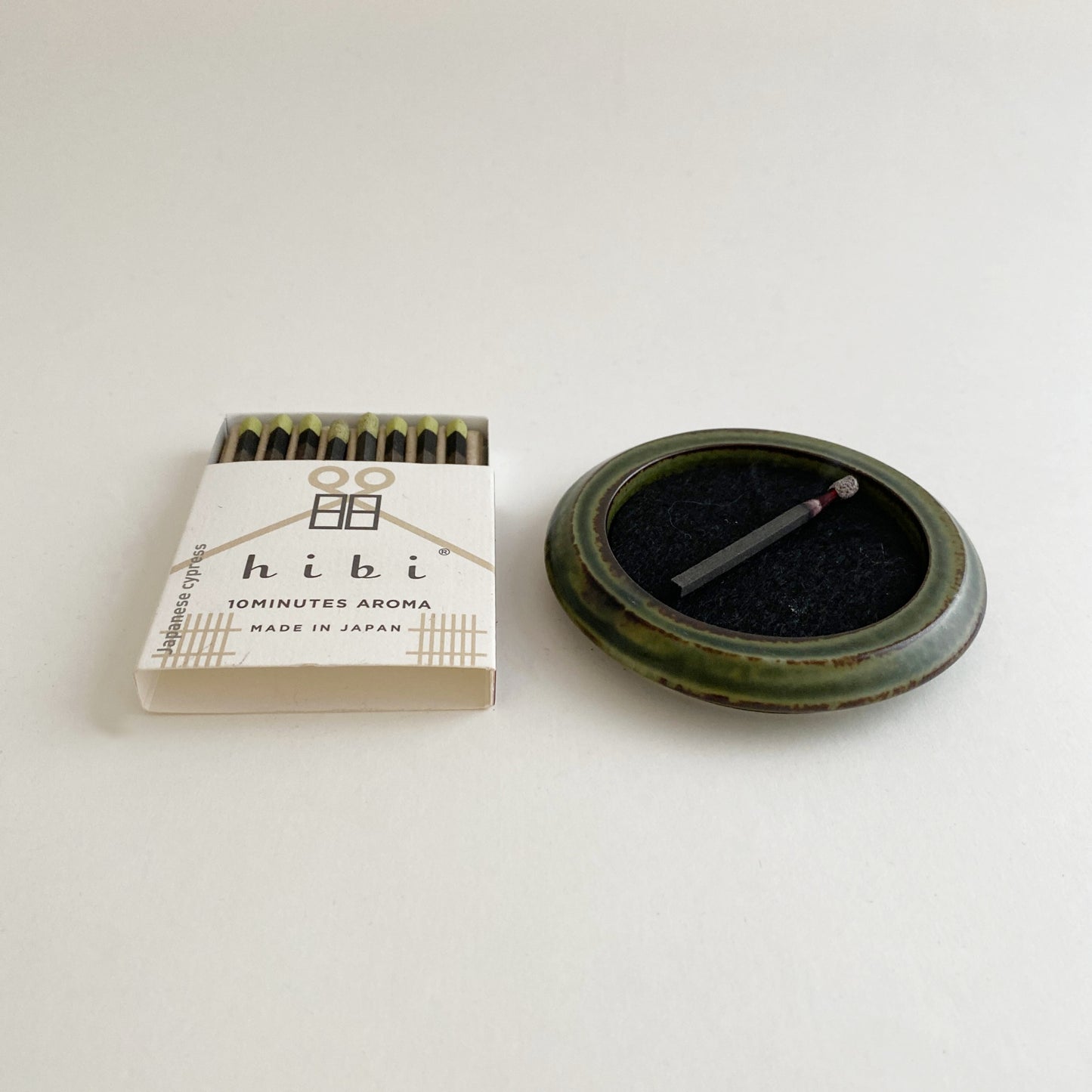 hibi : seto porcelain incense dish - moss