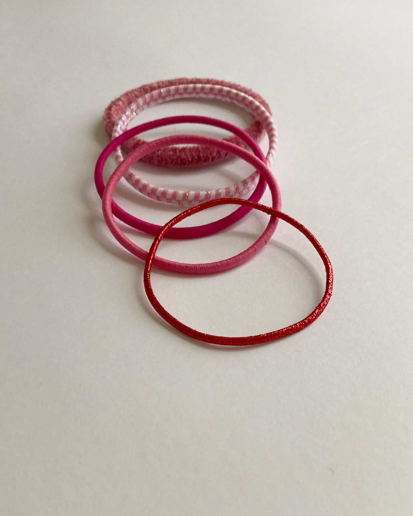 uki : hair ties - strawberry mochi