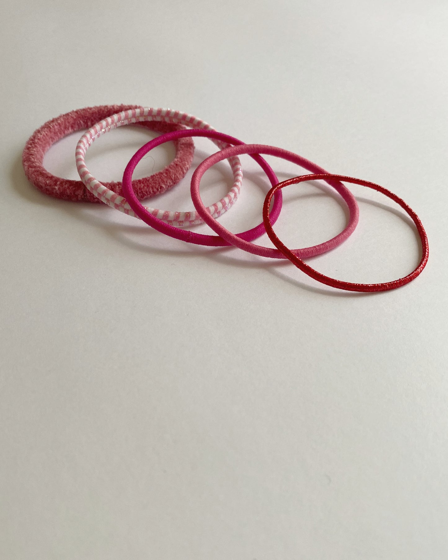 uki : hair ties - strawberry mochi
