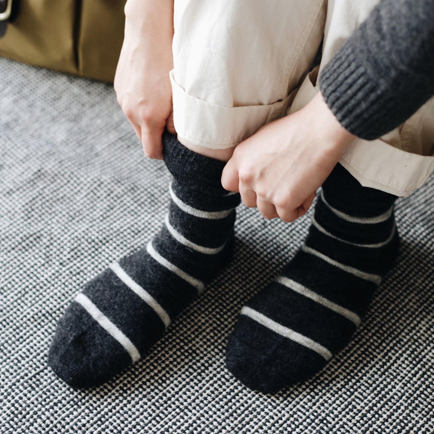 NISHIGUCHI KUTSUSHITA : oslo mohair wool border sock