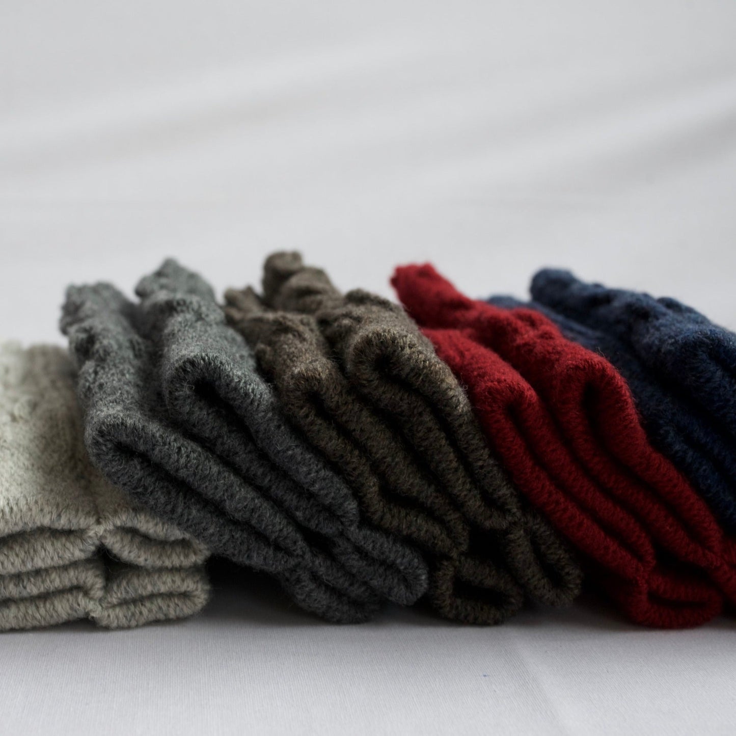 NISHIGUCHI KUTSUSHITA : teni wool hand warmer