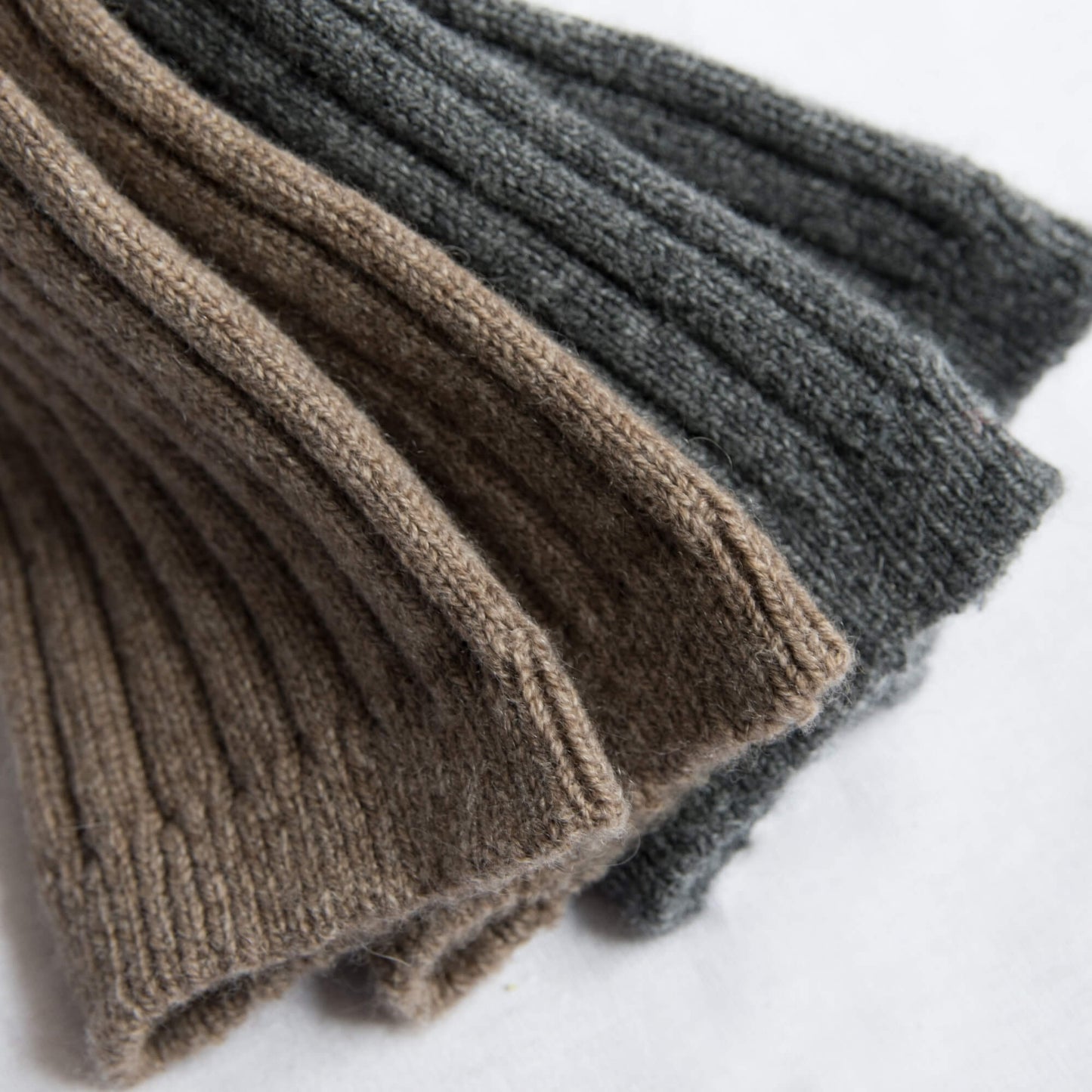 NISHIGUCHI KUTSUSHITA : praha cashmere ribbed sock