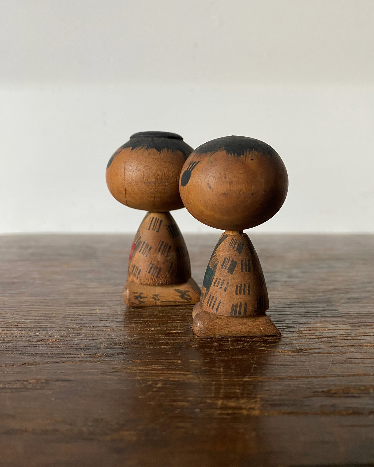 vintage seated kokeshi pair