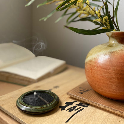 hibi : seto porcelain incense dish - moss