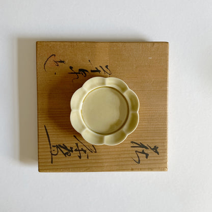 hibi : seto porcelain incense dish - sand