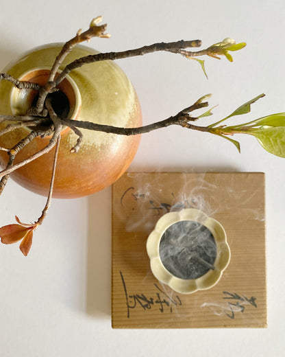hibi : seto porcelain incense dish - sand