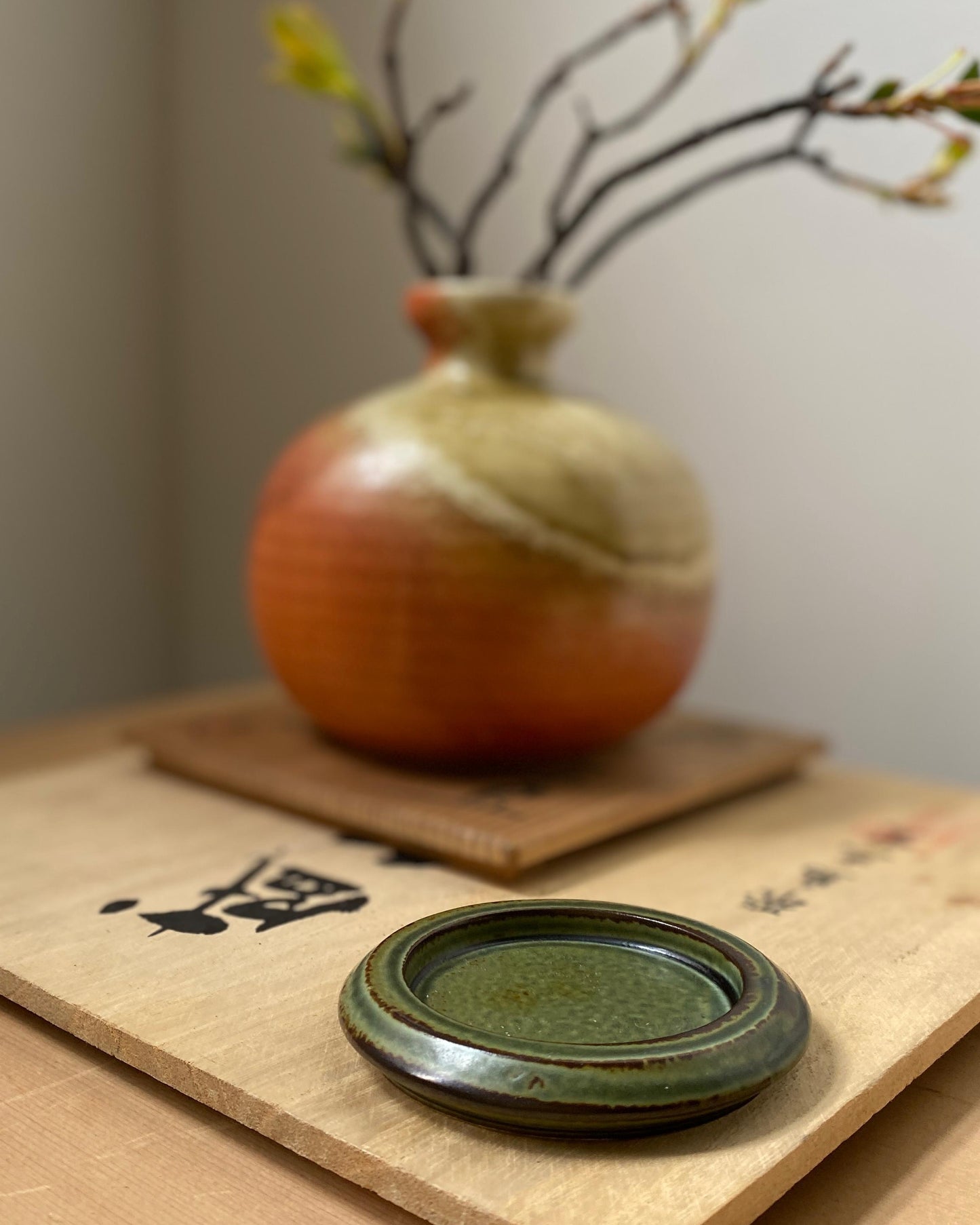 hibi : seto porcelain incense dish - moss