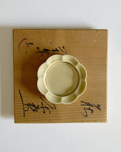 hibi : seto porcelain incense dish - sand
