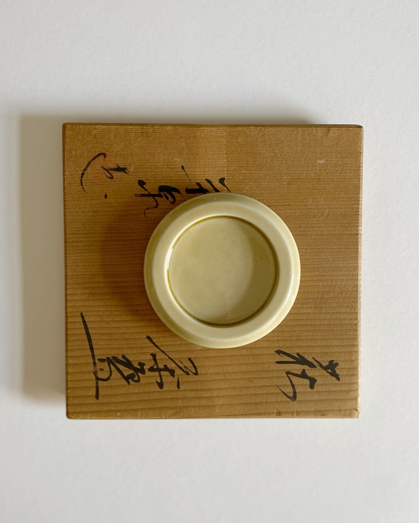 hibi : seto porcelain incense dish - sand