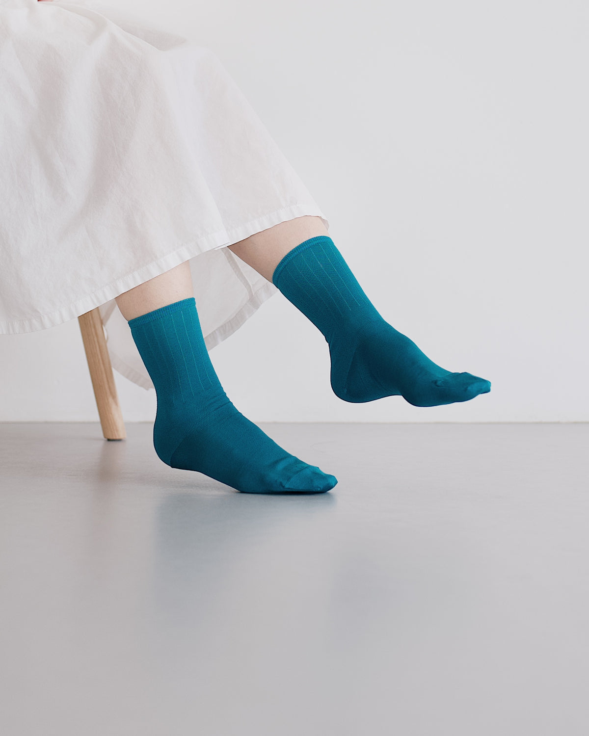 hakne : smooth silk socks