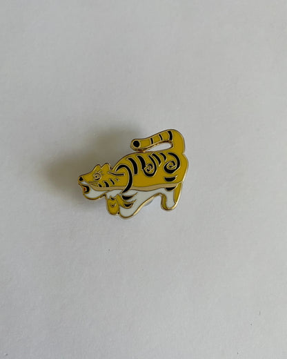 kiku print : enamel pin