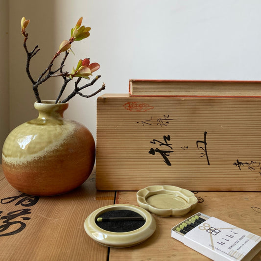 hibi : seto porcelain incense dish - sand