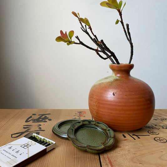 hibi : seto porcelain incense dish - moss