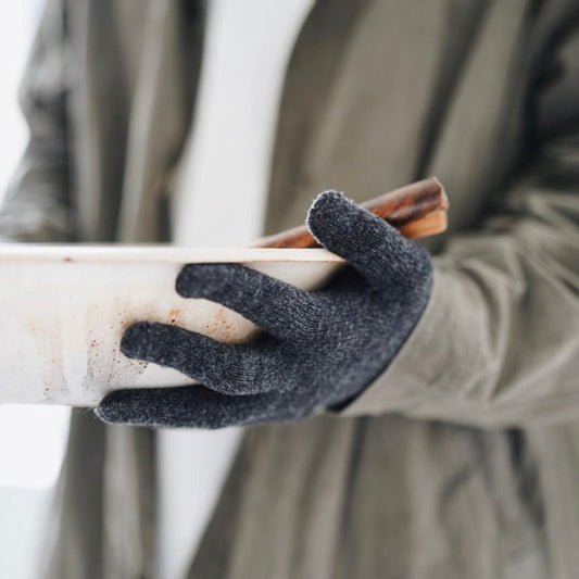 NISHIGUCHI KUTSUSHITA : merino wool gloves