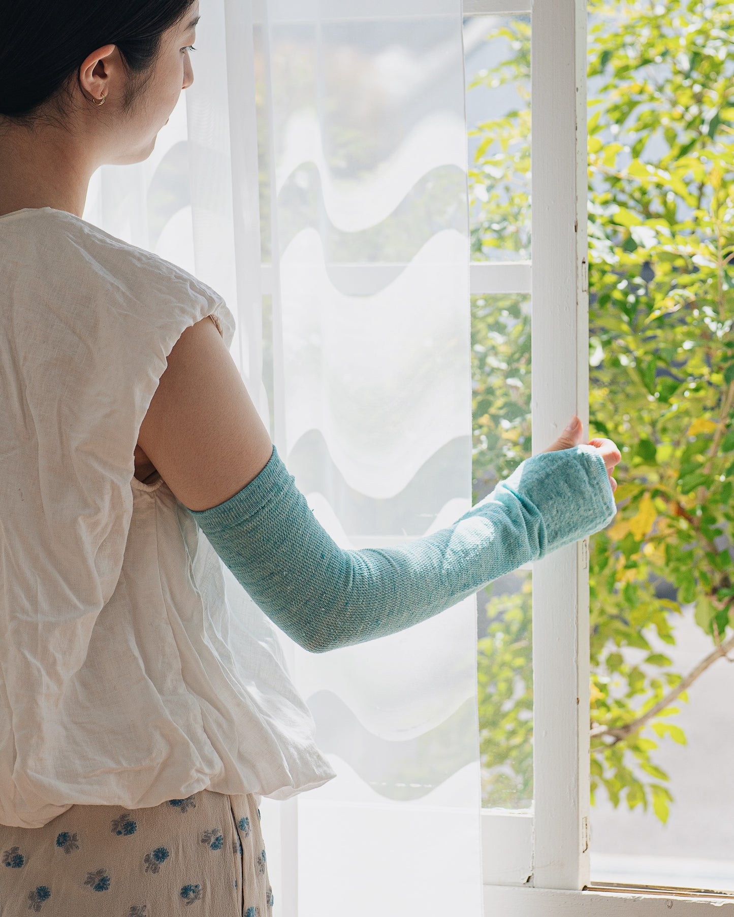 NISHIGUCHI KUTSUSHITA : teni linen arm covers long