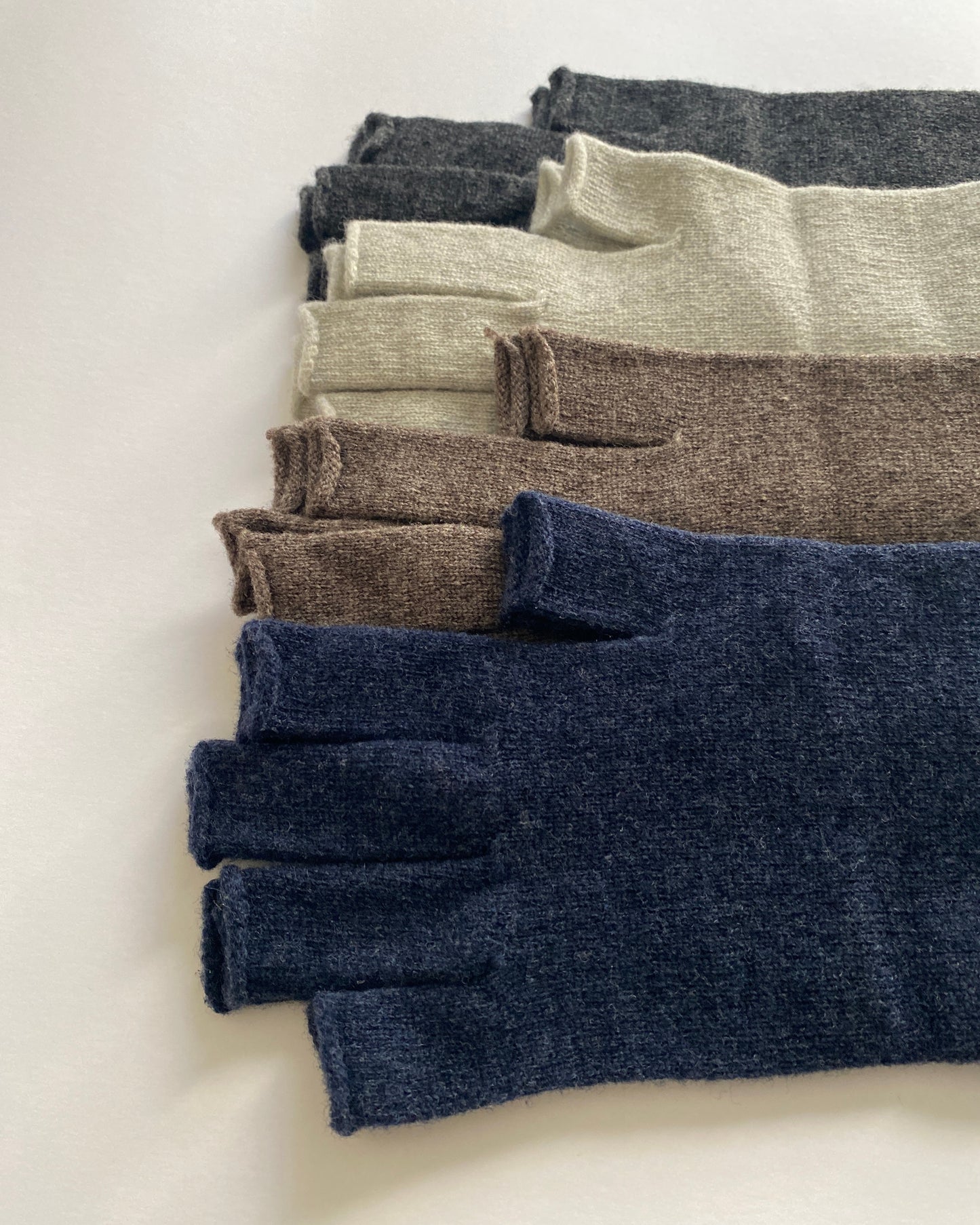 NISHIGUCHI KUTSUSHITA : teni merino wool gloves