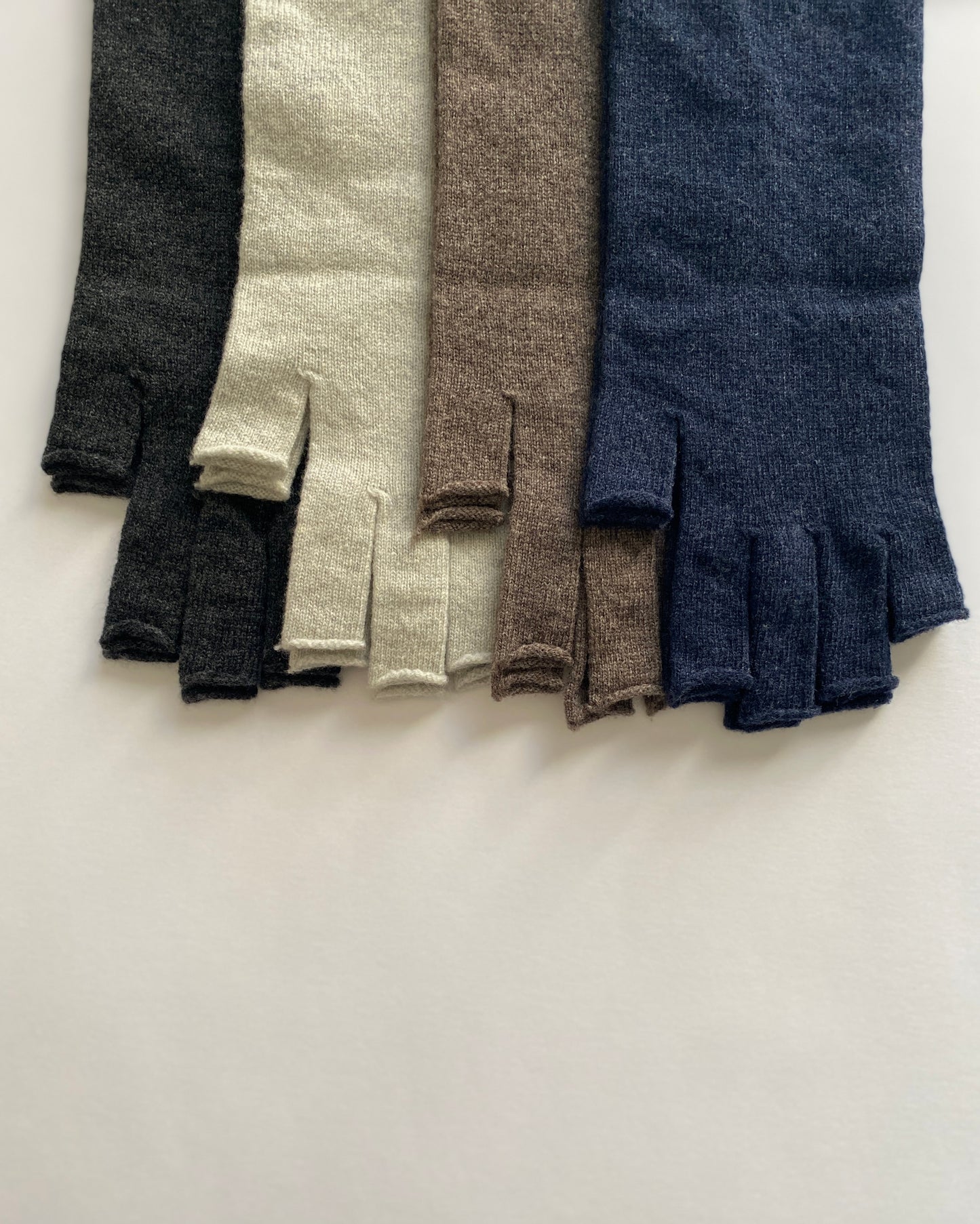 NISHIGUCHI KUTSUSHITA : teni merino wool gloves