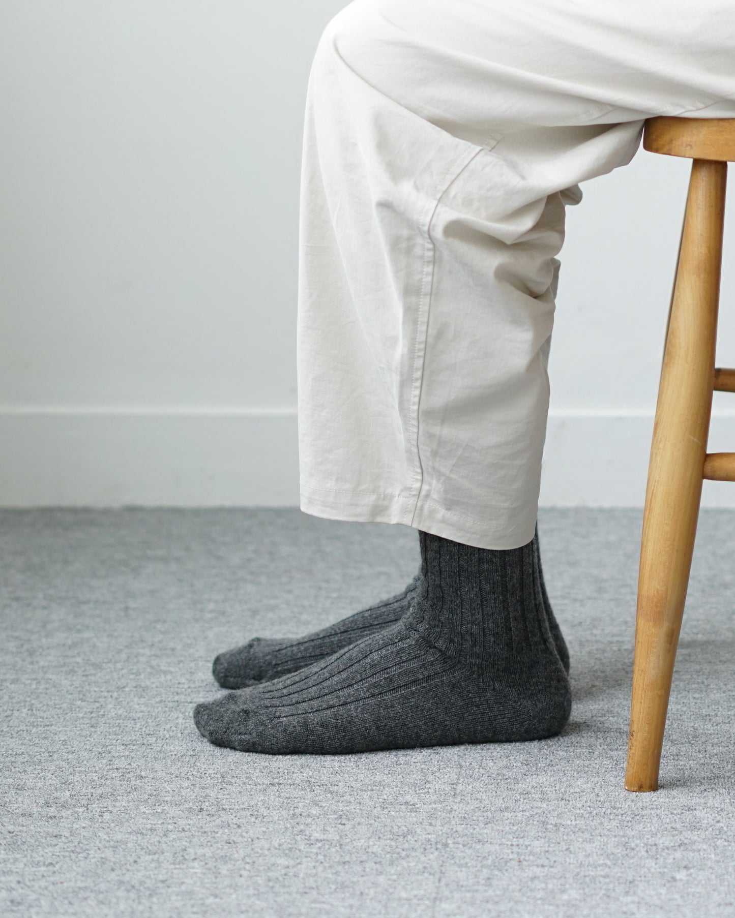 NISHIGUCHI KUTSUSHITA : praha cashmere ribbed sock