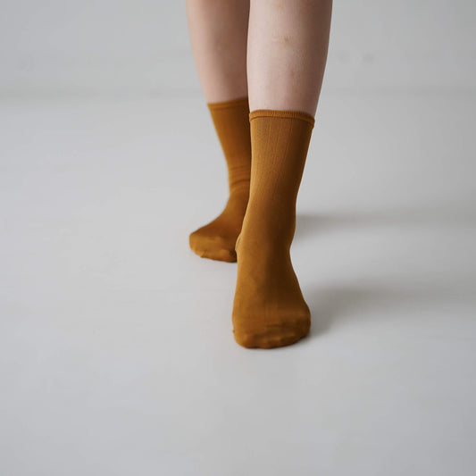 hakne : smooth silk socks