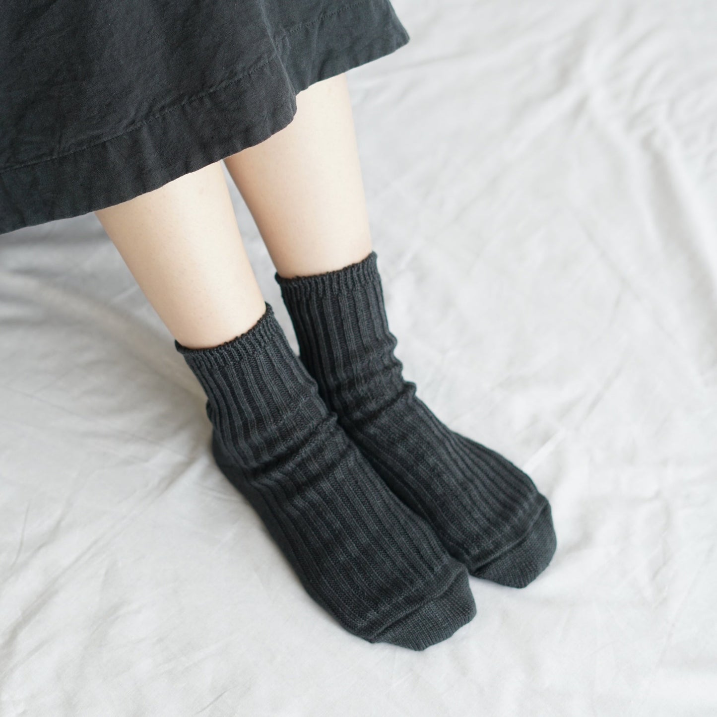 NISHIGUCHI KUTSUSHITA : praha linen ribbed sock