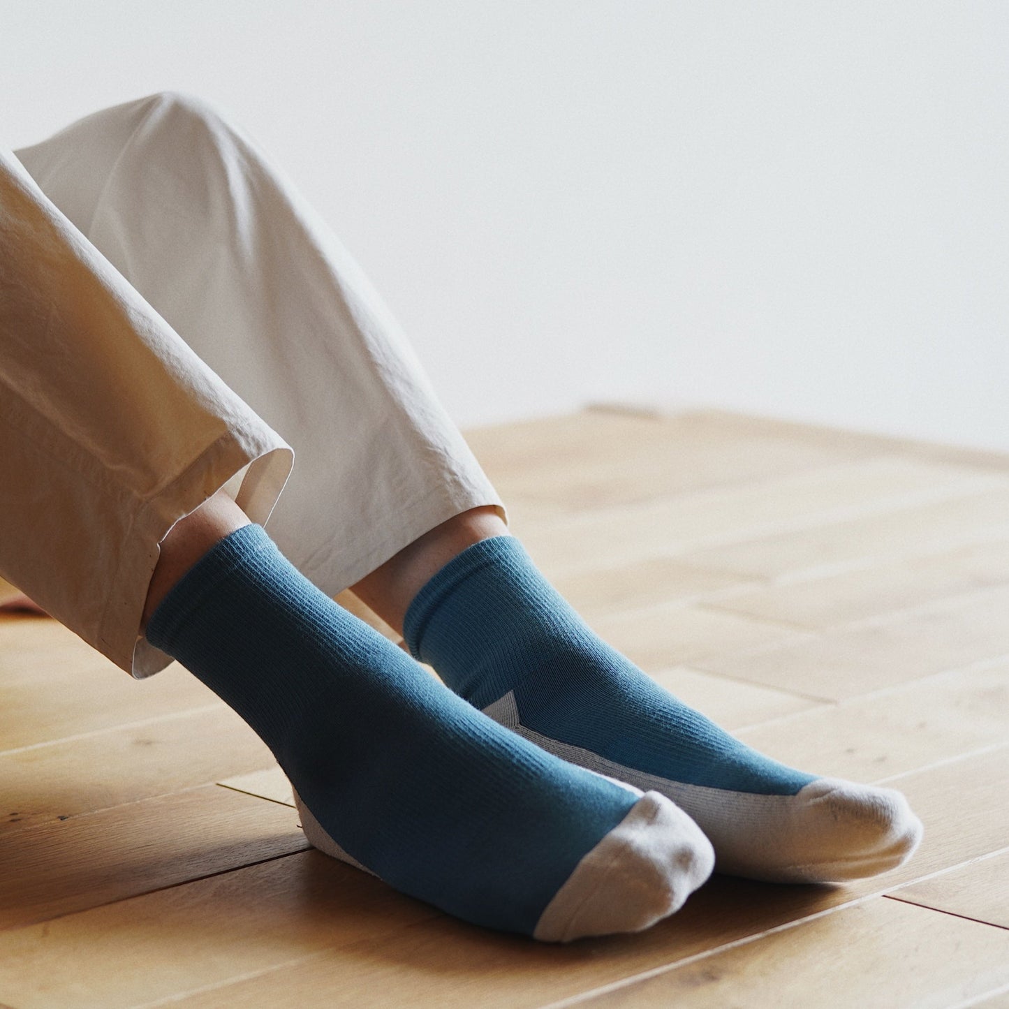 NISHIGUCHI KUTSUSHITA : cotton cashmere walk socks
